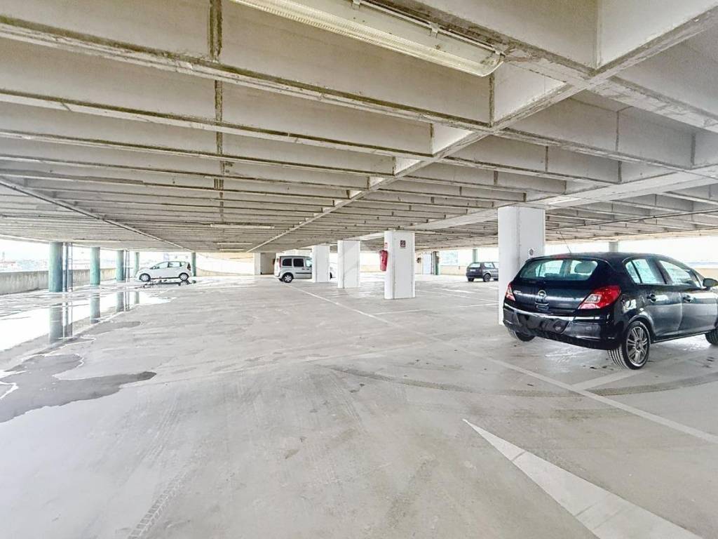 Box / garage a Livorno in Via delle Cateratte, 84 - Foto 2