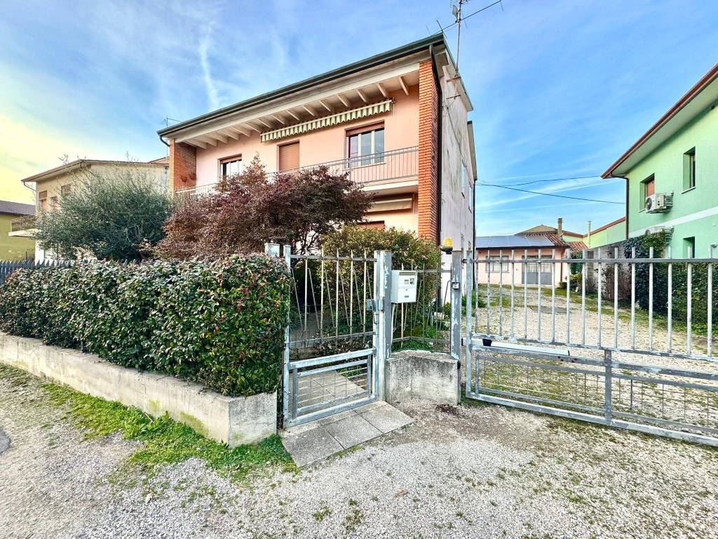 Appartamento a Bovolone in Via Giuseppe Garibaldi, 52 - Foto 2