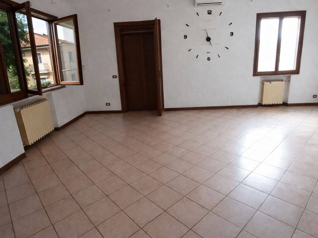 Villa a Bagnolo san vito in Via Campione, 20 - Foto 4