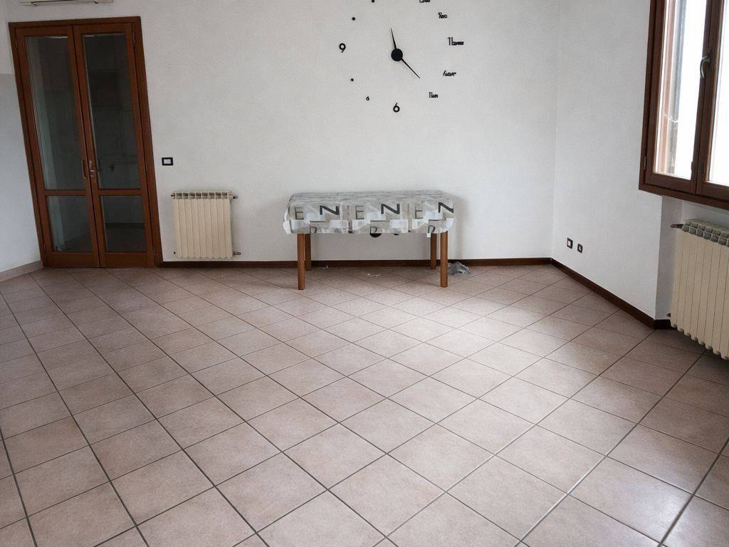 Villa a Bagnolo san vito in Via Campione, 20 - Foto 5
