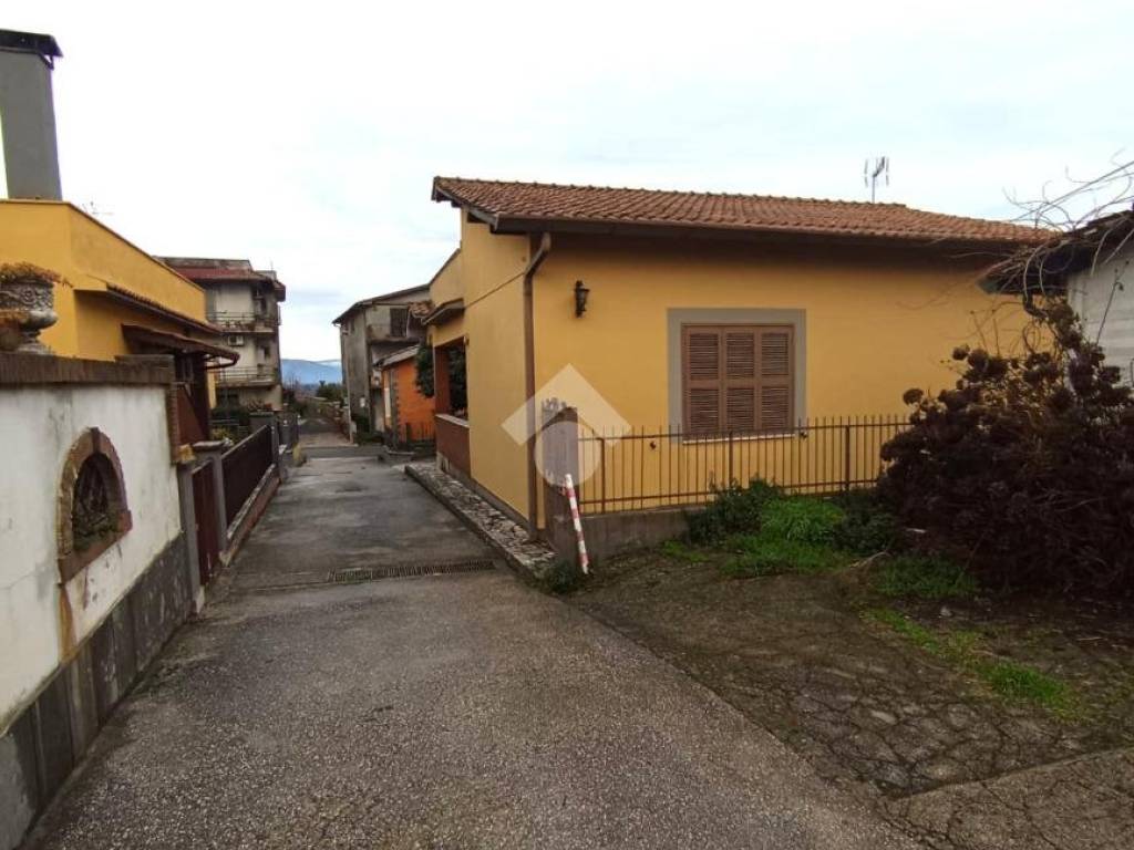 Casa indipendente a Lariano in Via C. D'ariano, 111 - Foto 3