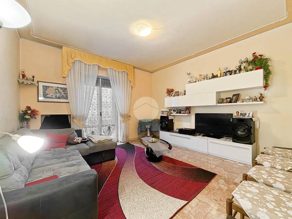Appartamento a Verona in VIA MARMOLADA, 39 - Foto 2