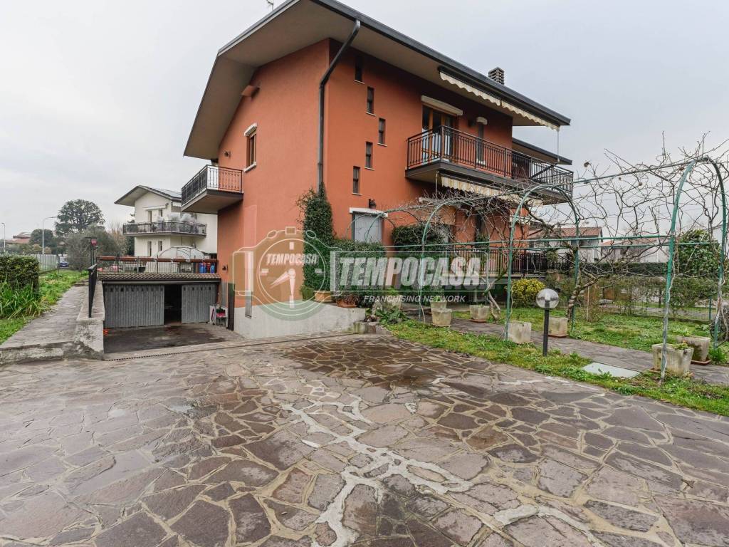 Appartamento a Azzano san paolo in Via Cascina Maffeis 7 - Foto 3