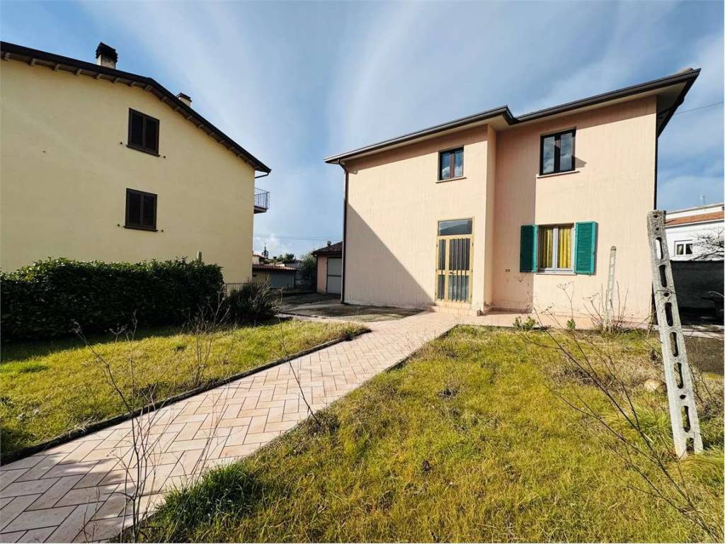 Villa a Gualdo tadino in Via Nino Bixio - Foto 2