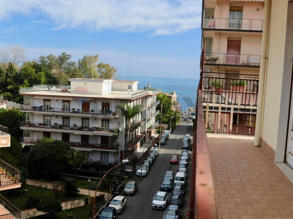 Appartamento a Acireale in Viale Principe Amedeo, 32 - Foto 4