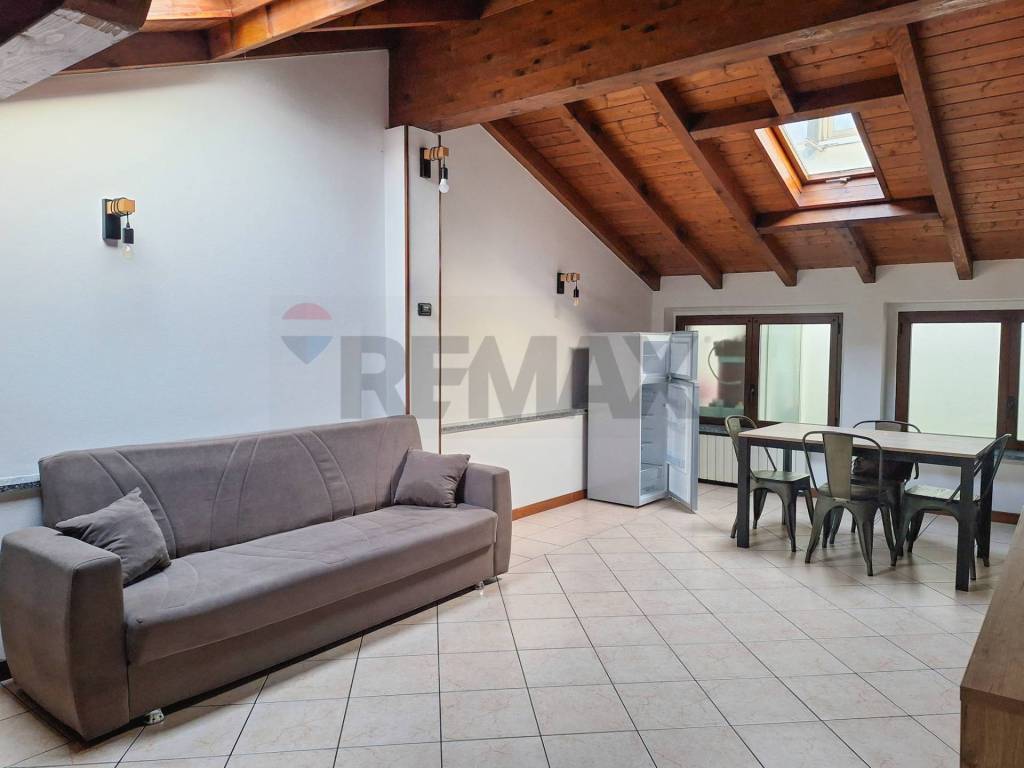 Appartamento a Castronno in VIA CAVOUR, 19 - Foto 2