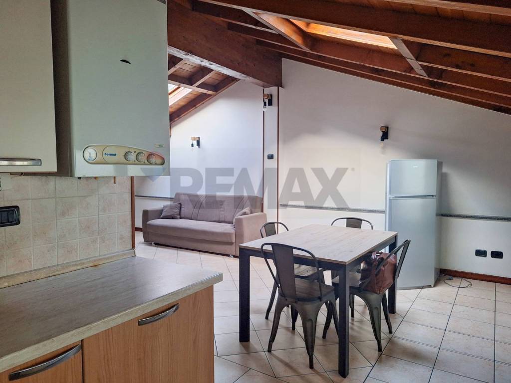 Appartamento a Castronno in VIA CAVOUR, 19 - Foto 4