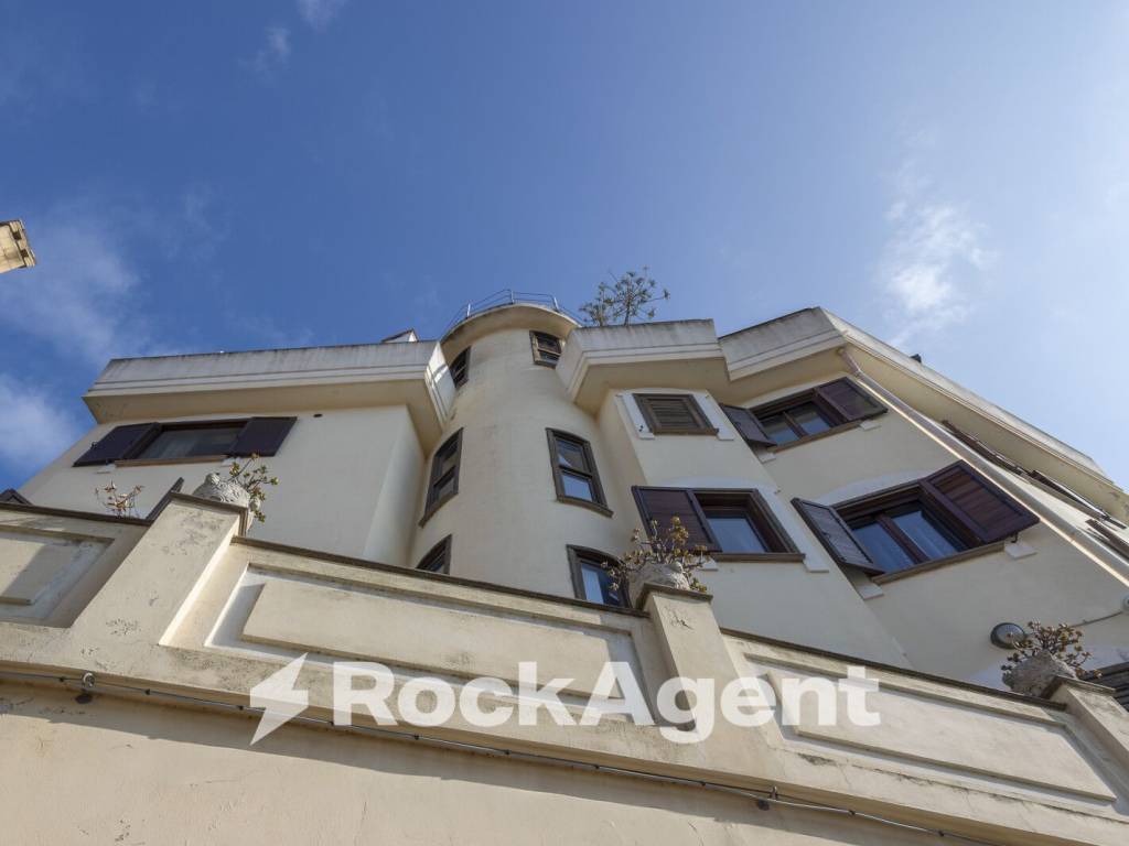 Palazzo / stabile a Catanzaro in Via Vincenzo D'Amato, 70 - Foto 2