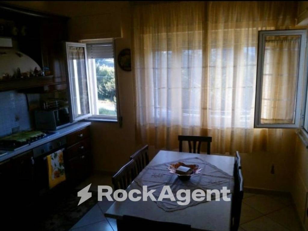 Appartamento a Catanzaro in Via Giovanni Paolo Parisio, 8 - Foto 4