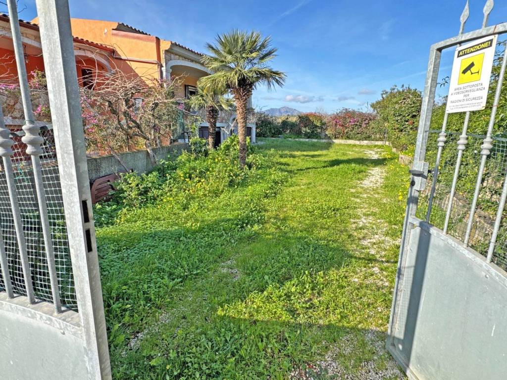 Villa a Budoni in Via Umbria, 36 - Foto 2