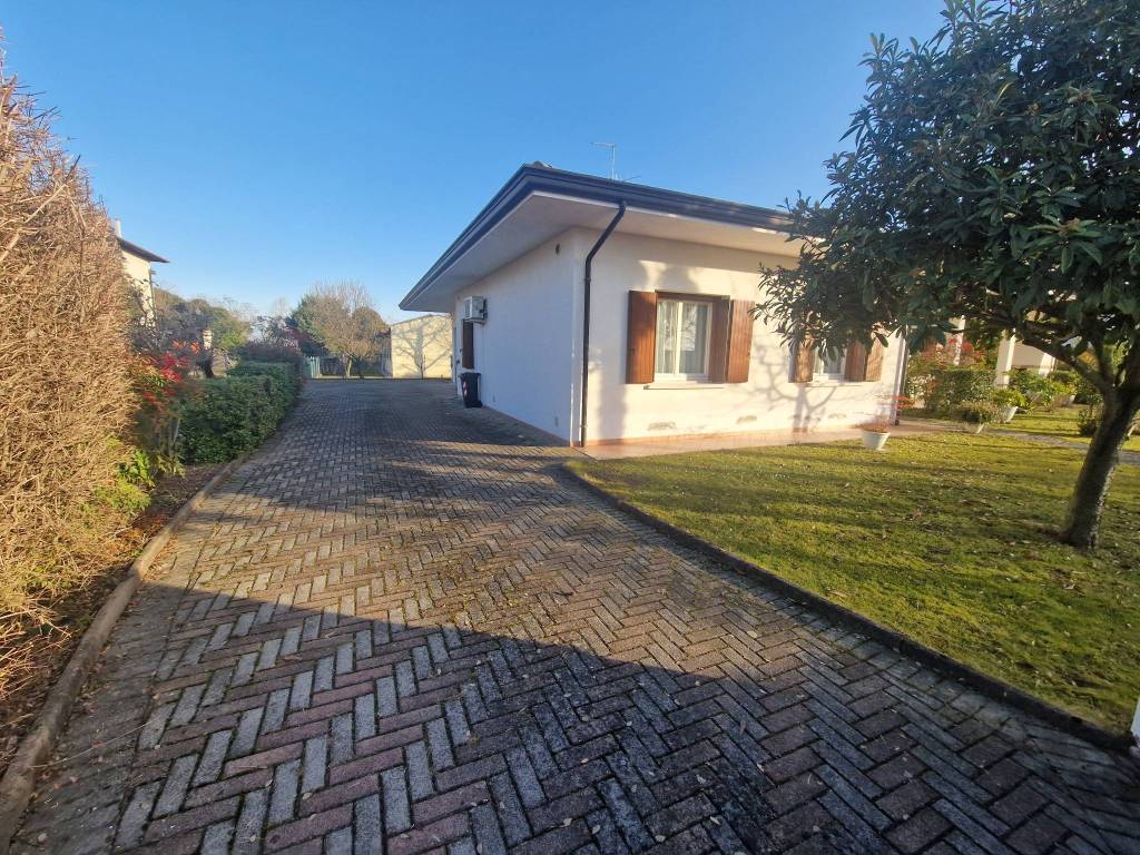 Villa a Cordenons in Via Portolana, 18 - Foto 2