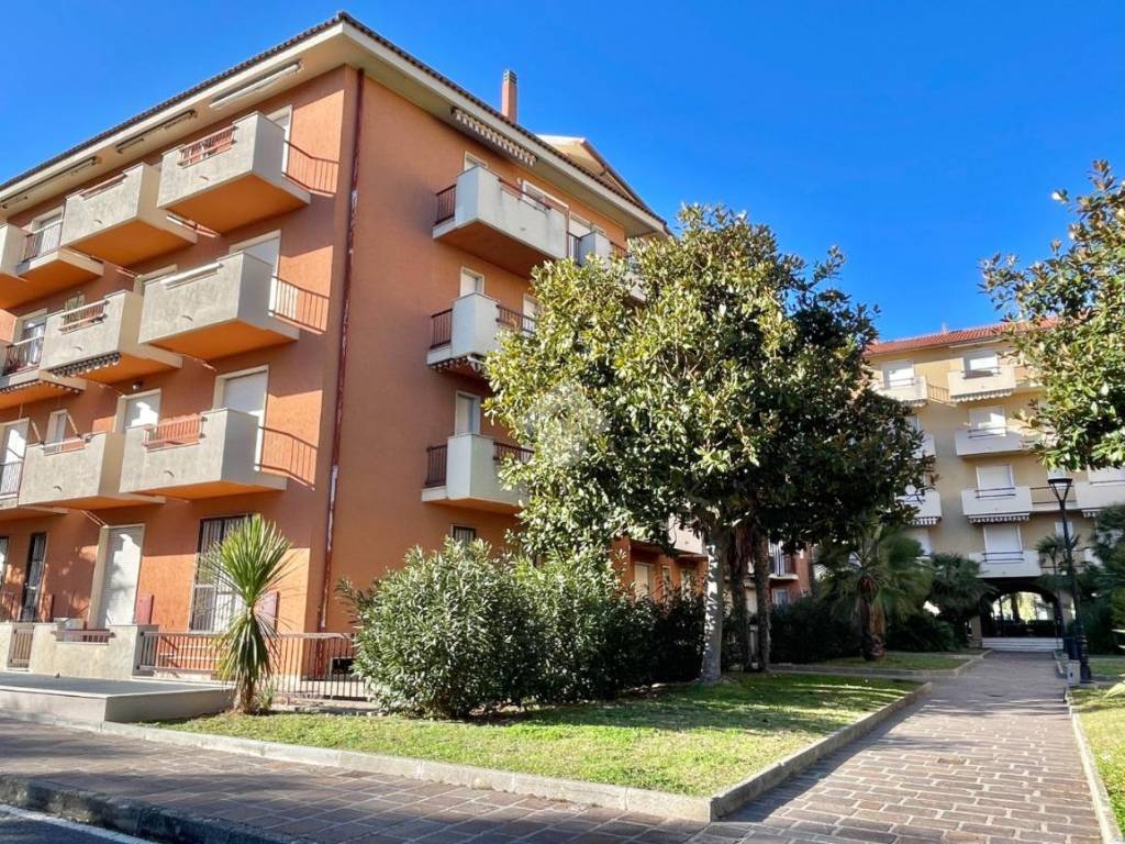 Appartamento a San bartolomeo al mare in Via Aurelia, 149 - Foto 2
