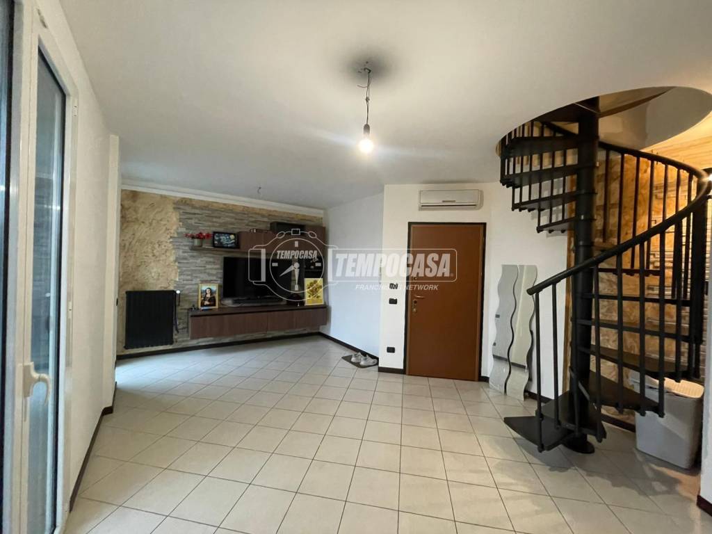 Appartamento a Paderno dugnano in Via montesanto 23 - Foto 2