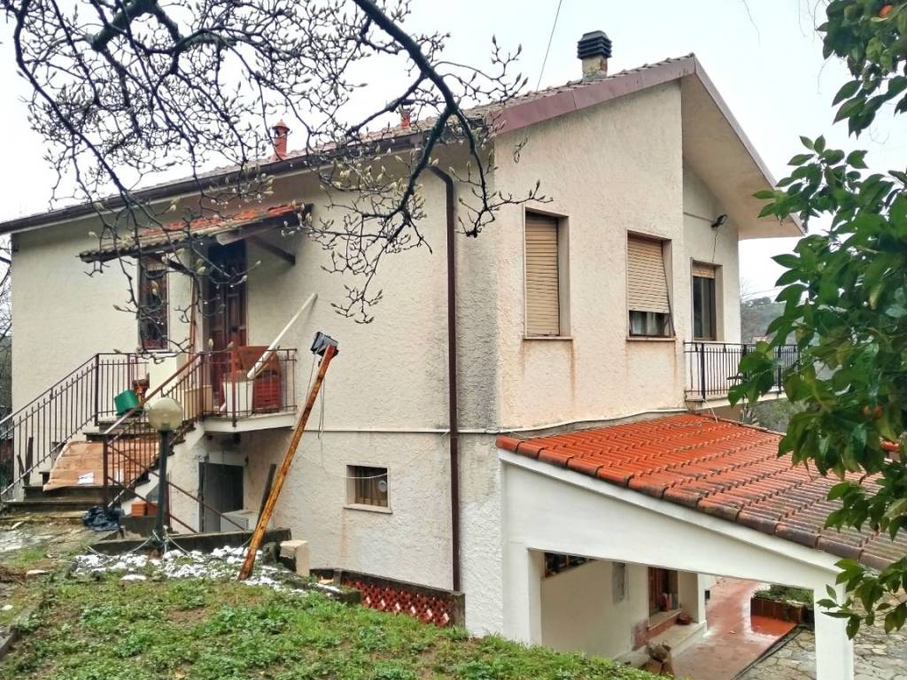 Villa a Follo in Via 2 Giugno - Foto 2