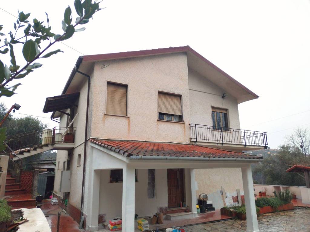 Villa a Follo in Via 2 Giugno - Foto 3