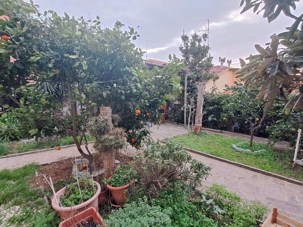 Appartamento a Rosignano marittimo in Via Lago di Garda - Foto 2