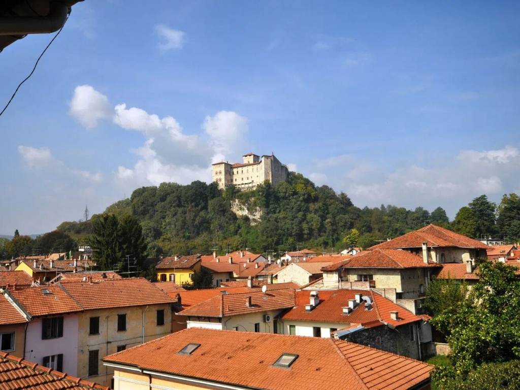 Appartamento a Angera in Piazza Garibaldi No Number - Foto 2