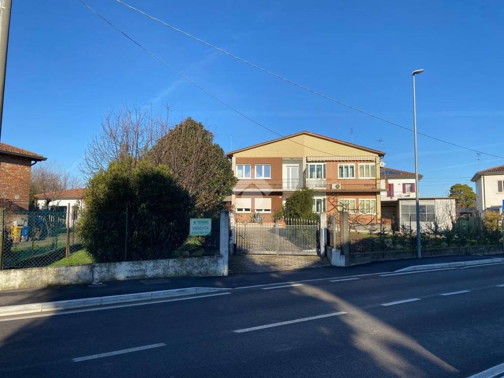 Villa a Castelfranco veneto in Via Castellana, 113 - Foto 2