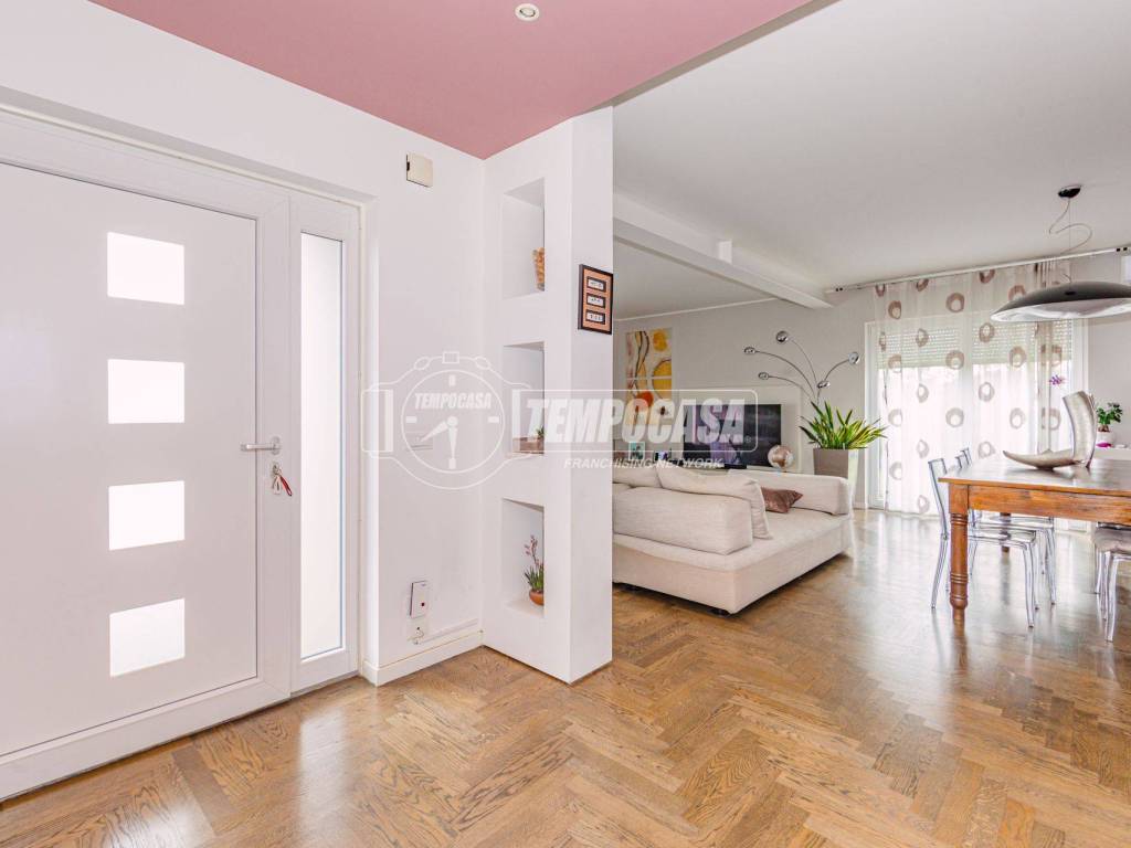 Villa a Dorno in Via Giovanni Palatucci 9/c - Foto 2