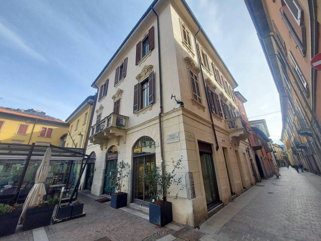 Appartamento a Como in Via Armando Diaz, 3 - Foto 2