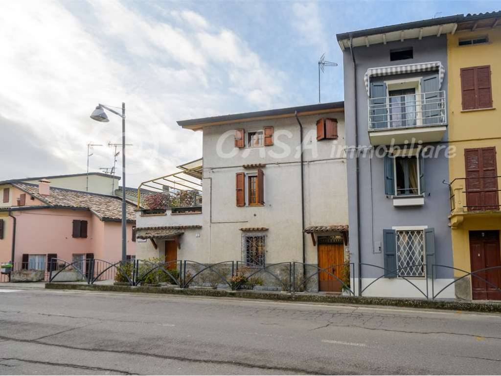 Casa indipendente a Calestano in via battilocchi , 83 81 - Foto 2