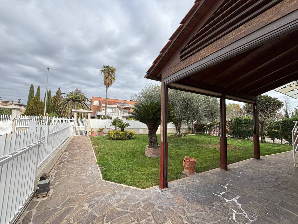 Villa a Latina in Via Francesco Provenzale - Foto 4