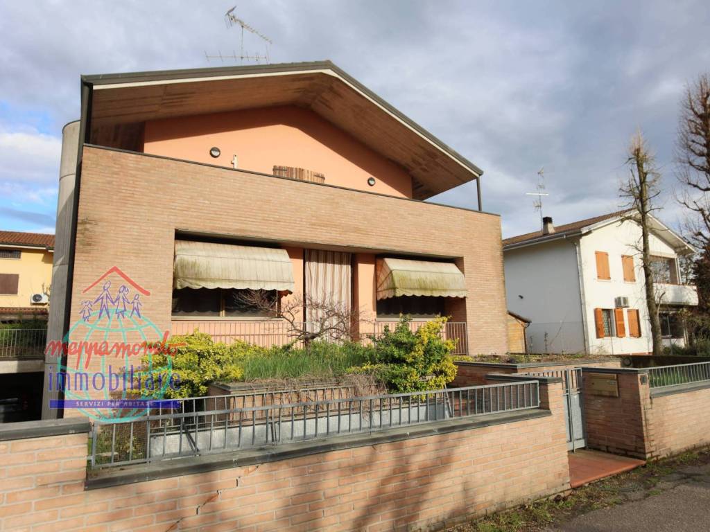 Villa a San giovanni in persiceto in VIA GIACOMO LEOPARDI, 4 - Foto 2