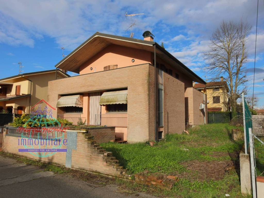 Villa a San giovanni in persiceto in VIA GIACOMO LEOPARDI, 4 - Foto 3