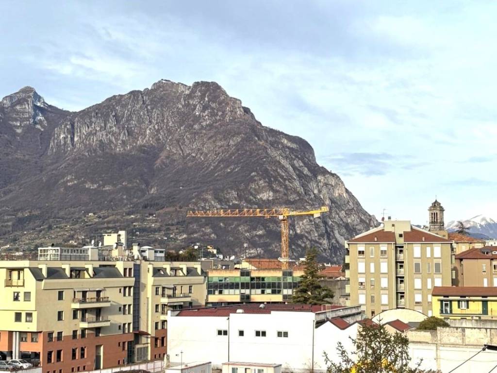 Appartamento a Lecco in Corso Martiri della Liberazione - Foto 5