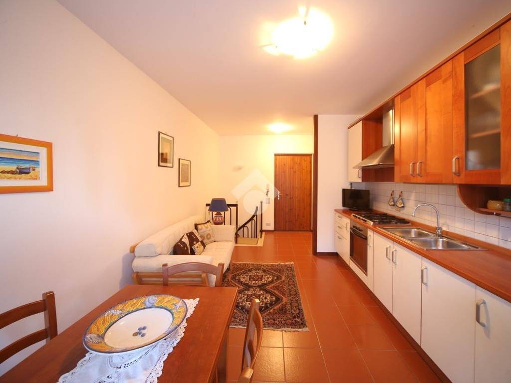 Appartamento a Torri del benaco in Via Ca' Bianca, 15 - Foto 4