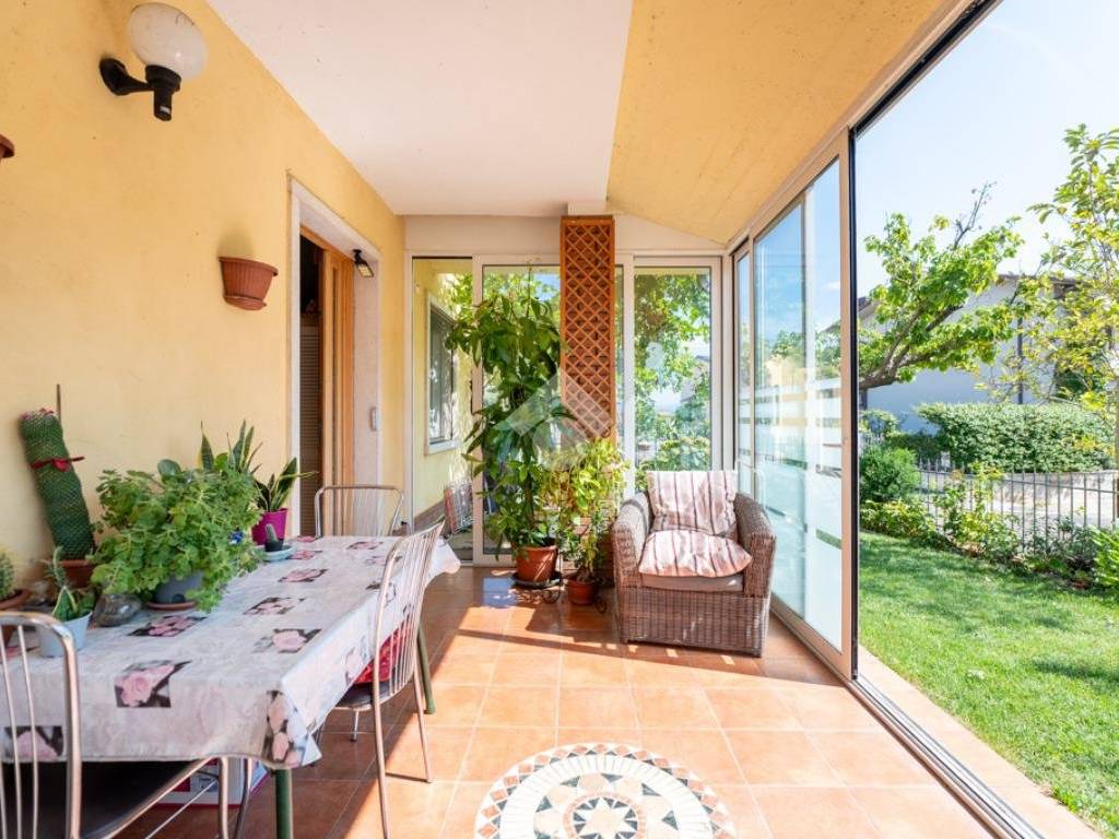 Villa a Villafranca di verona in Via Eugenio Montale, 42 - Foto 3