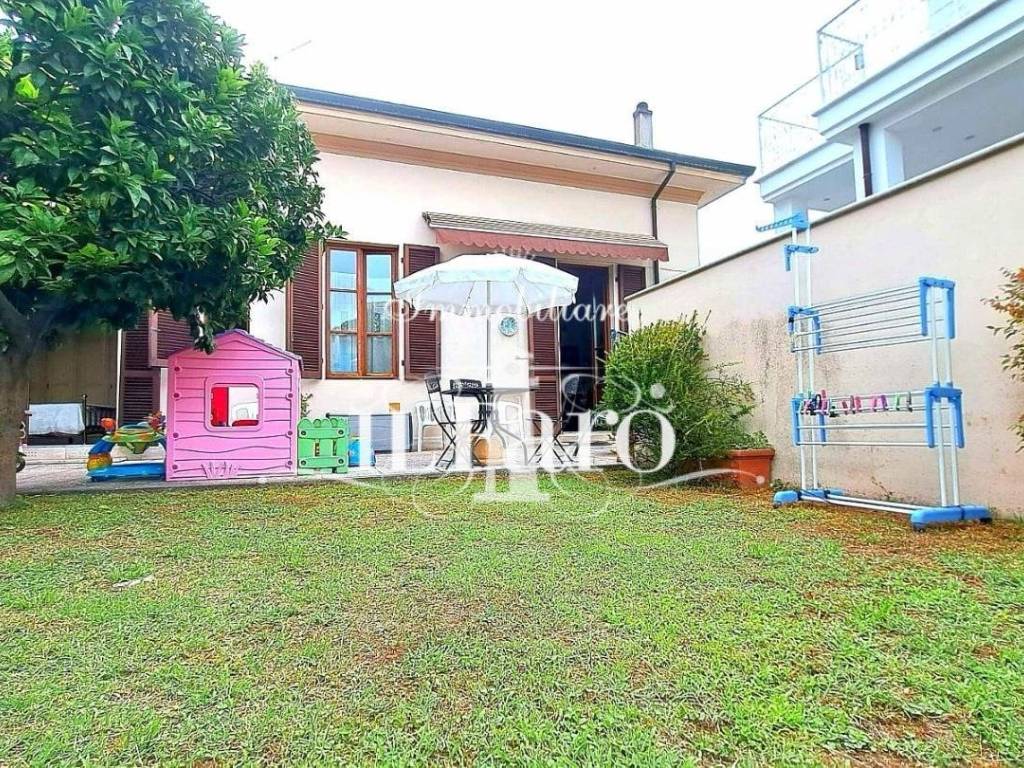 Casa indipendente a Viareggio in Via Pier Luigi da Palestrina, , 37 - Foto 2