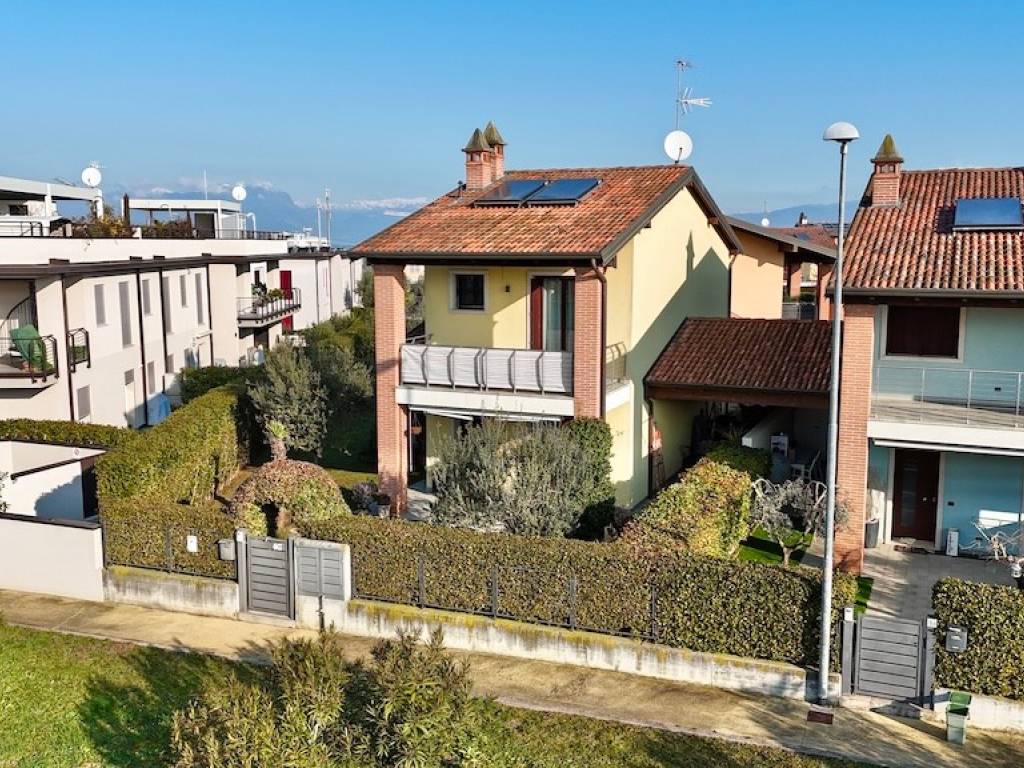 Villa a Peschiera del garda in Via Achille Ambrosi - Foto 3