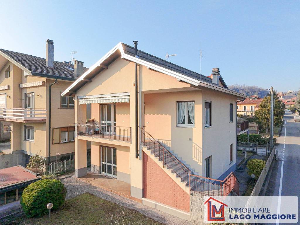 Villa a Angera in Via Arena - Foto 2