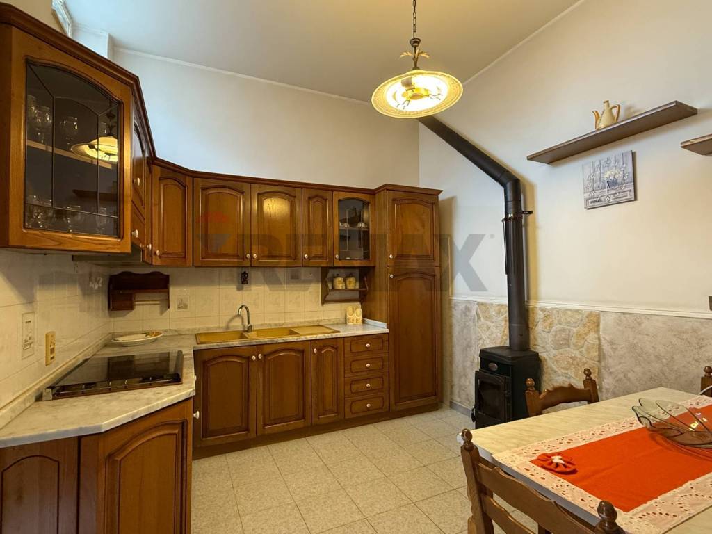 Casa indipendente a Castiglione di sicilia in via magenta - Foto 5