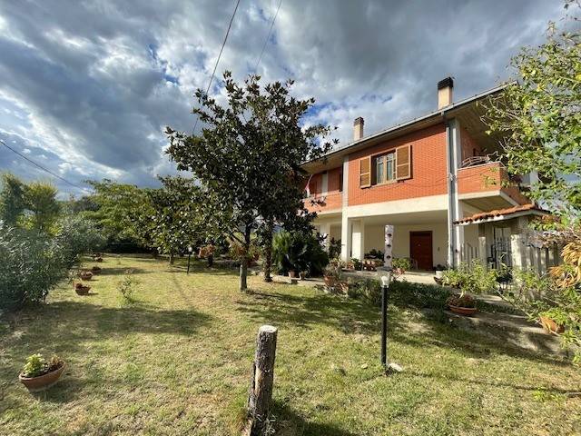 Palazzo / stabile a Catignano in Catignano Contrada Paludi, 82 - Foto 3