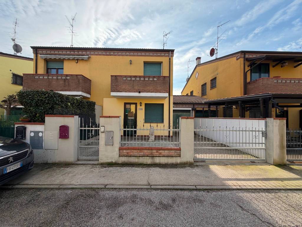 Villetta a schiera a Occhiobello in Via Gurzone - Foto 2
