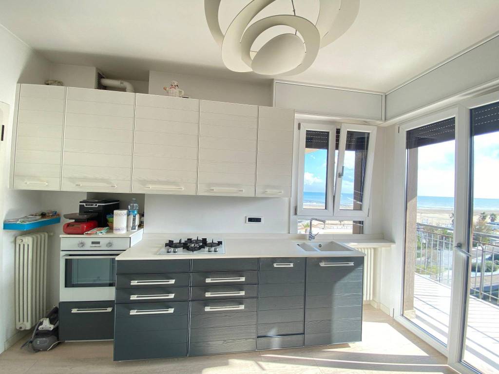 Appartamento a Rimini in Viale Regina Margherita, 88 - Foto 2