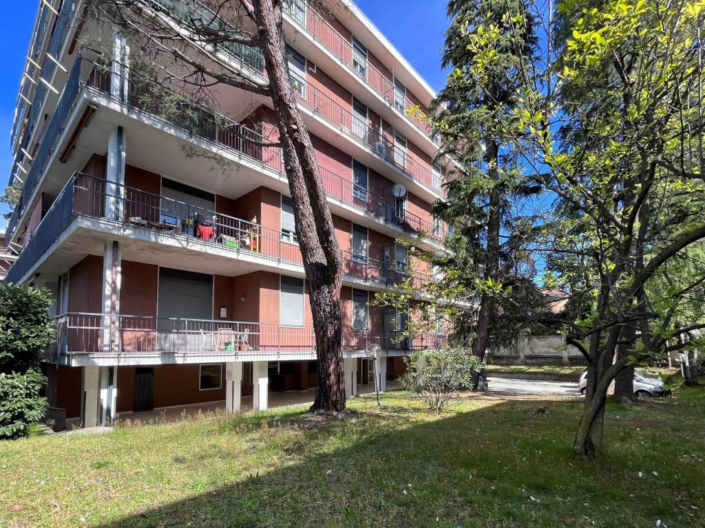 Appartamento a Gallarate in Via Bartolomeo Colleoni, 9 - Foto 5