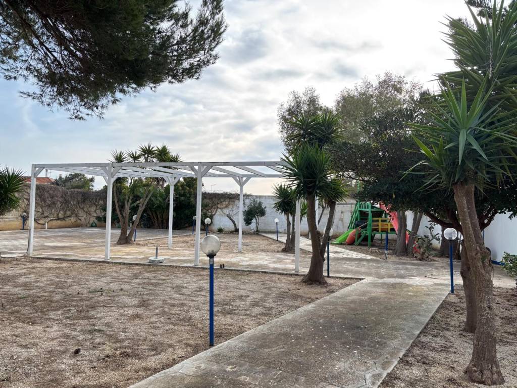 Terreno a Torchiarolo in Via Cristoforo Colombo - Foto 2