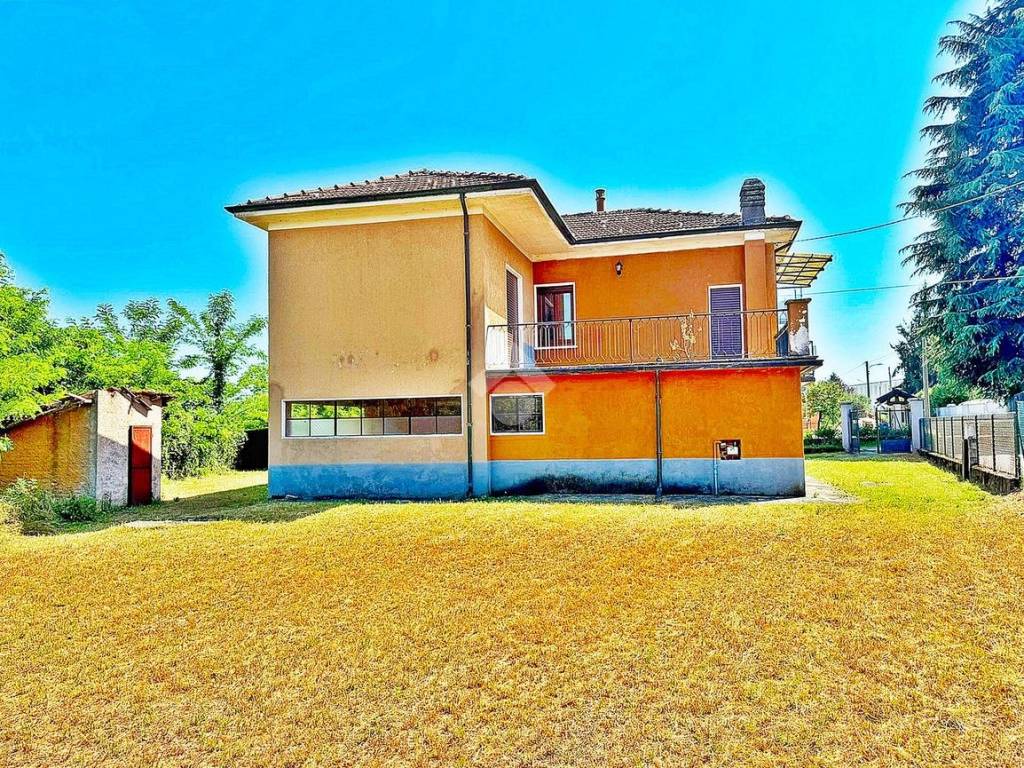 Villa a Ternate in Via Vittorio Veneto, 15 - Foto 2