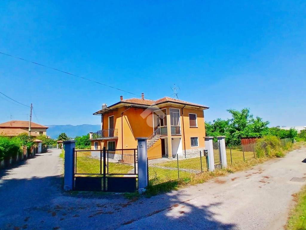 Villa a Ternate in Via Vittorio Veneto, 15 - Foto 4