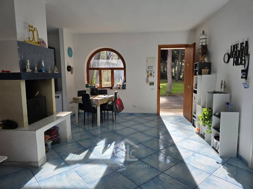 Villa a Vernole in Strada Provinciale S. Cataldo, 73029 Vernole LE - Foto 4