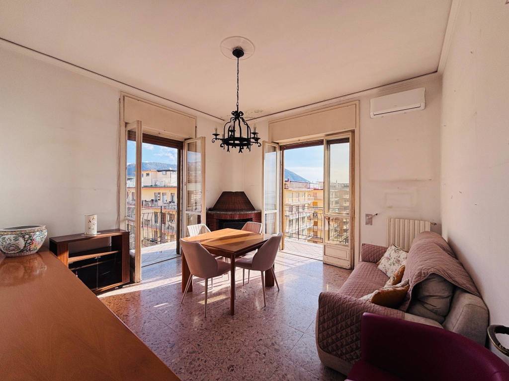 Appartamento a Salerno in Via Gian Battista Niccolini, 7 - Foto 2