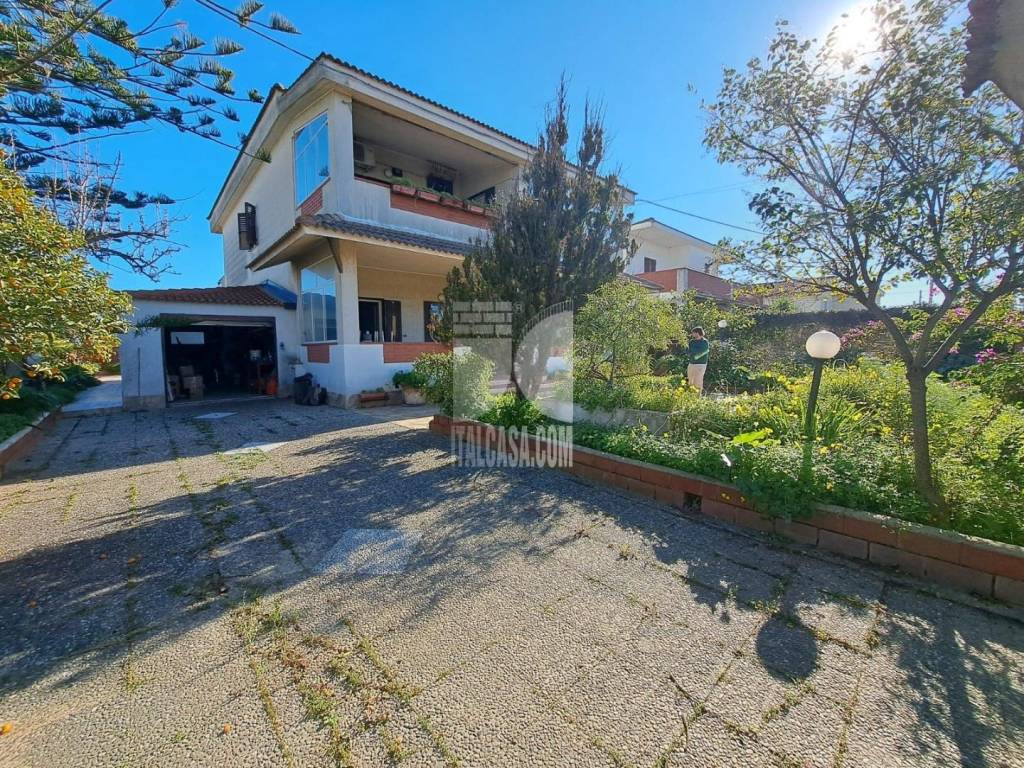 Villa a Crotone in Via dei Gelsomini - Foto 2