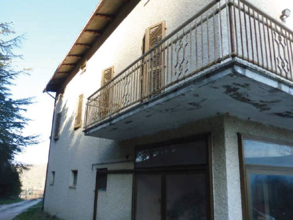 Villa a San severino marche in LOC. PITINO - Foto 2