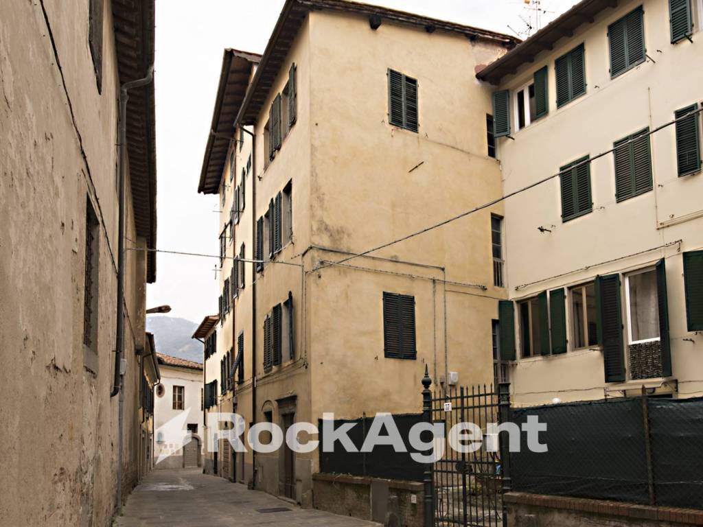 Casa indipendente a Pescia in Via della Porta Vecchia, 35 - Foto 3