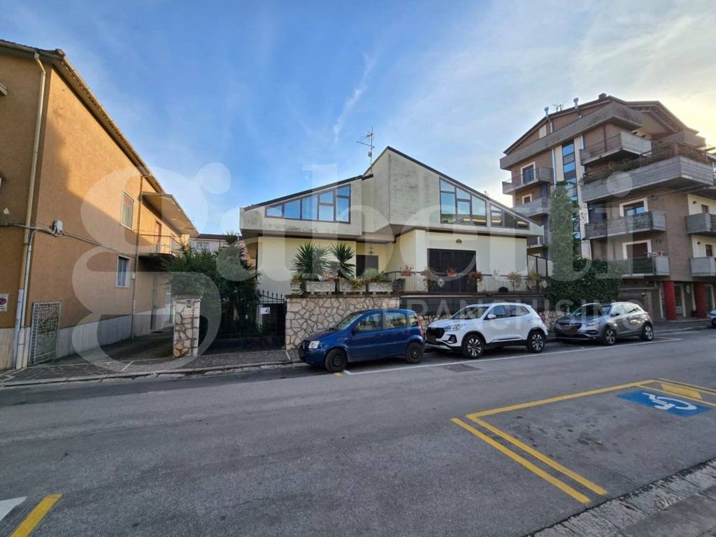 Villa a Isernia in Via Sicilia, 8 - Foto 2