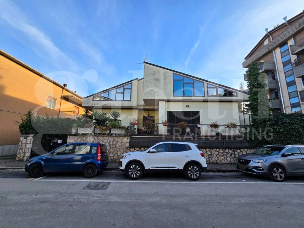 Villa a Isernia in Via Sicilia, 8 - Foto 3