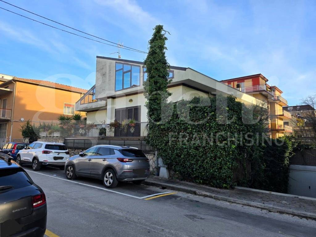 Villa a Isernia in Via Sicilia, 8 - Foto 4